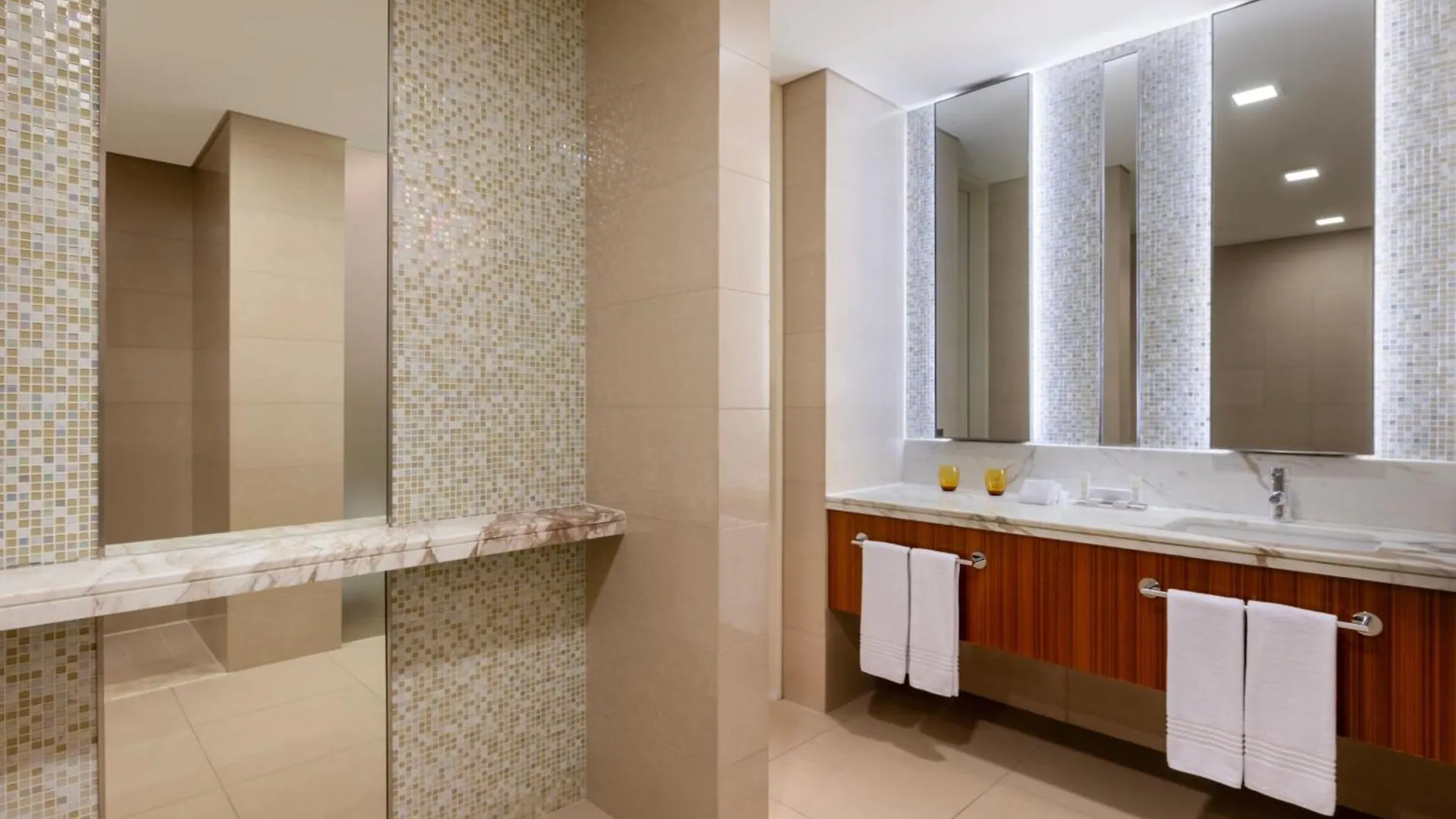 Marriott Hotel Downtown Abu Dhabi 5*,
